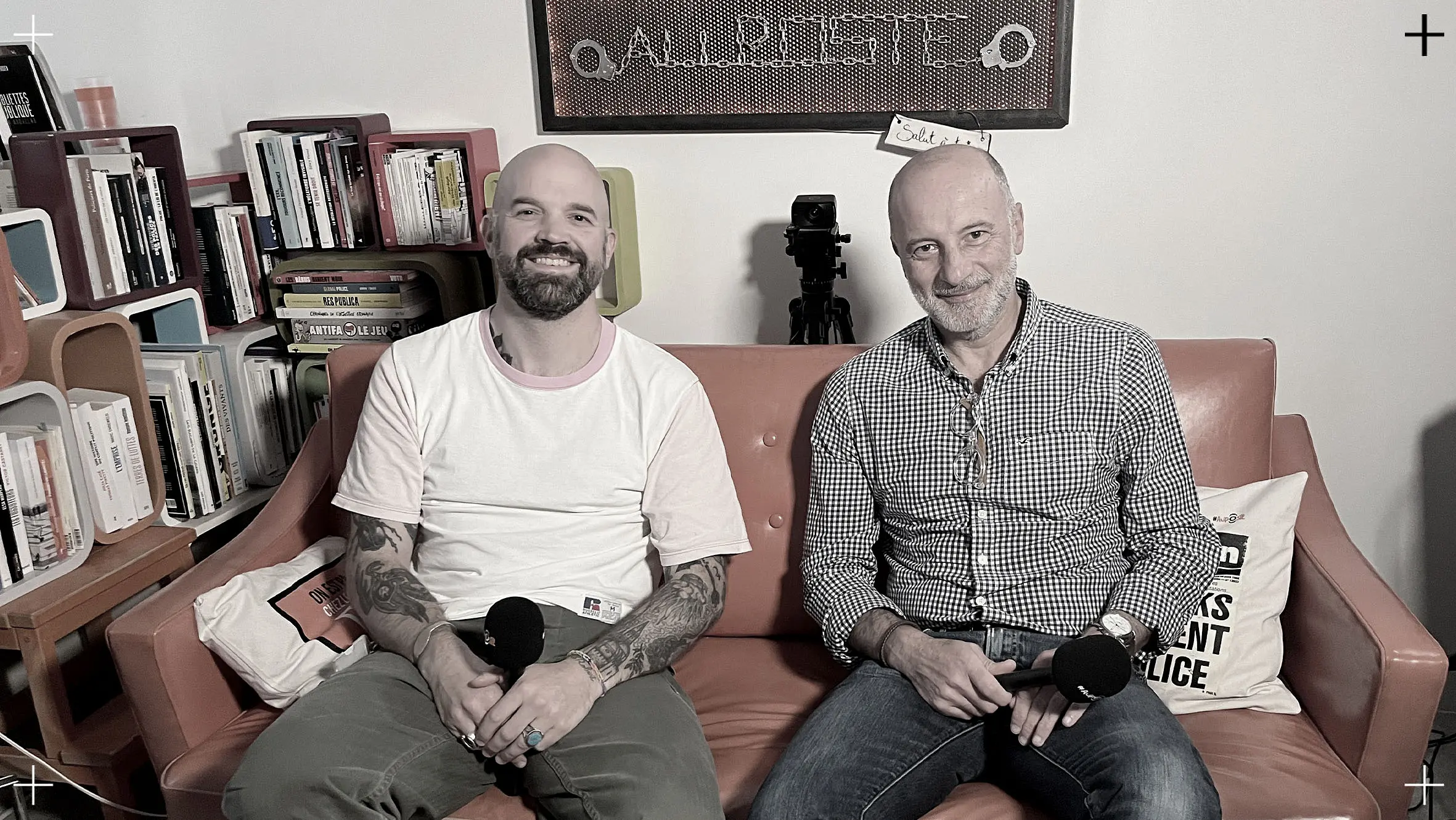 120 artistes, 70 pays : la satire globale face à la montée de l’IA